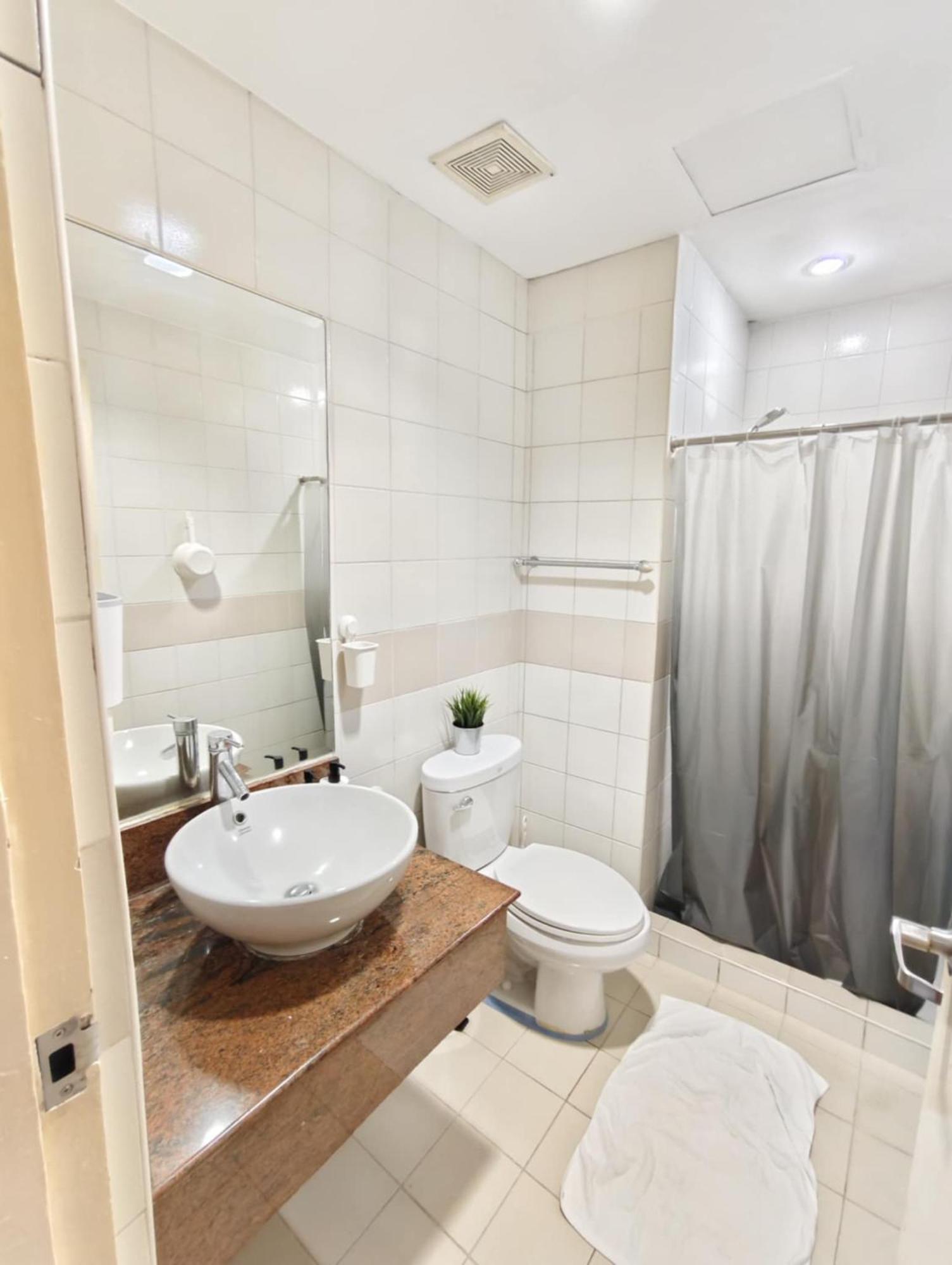 Bellagio One Bedrroom Bgc Burgos Circle By Christine Suites Ph Taguig Ngoại thất bức ảnh